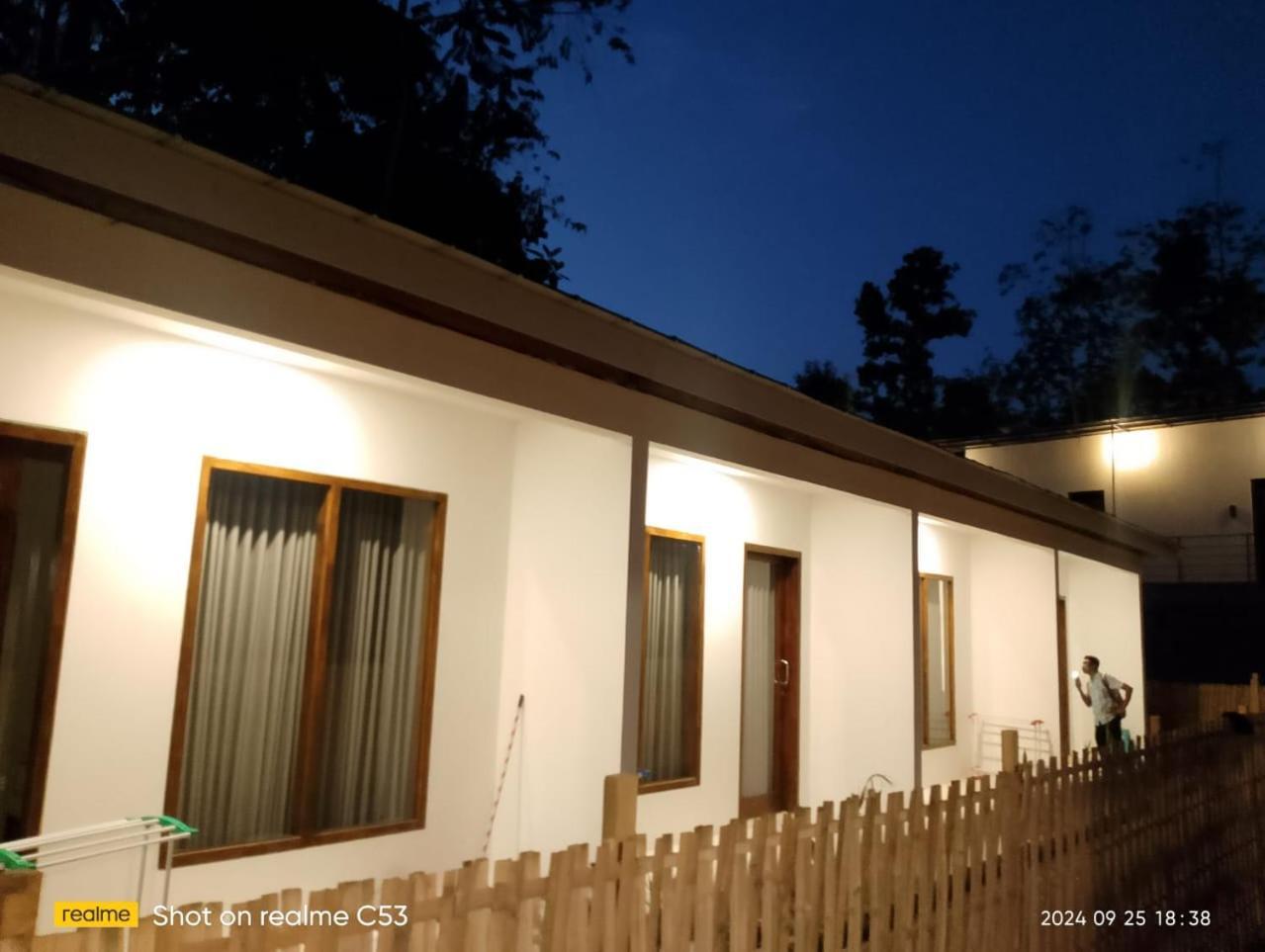 The Corner Homestay Kuta  외부 사진