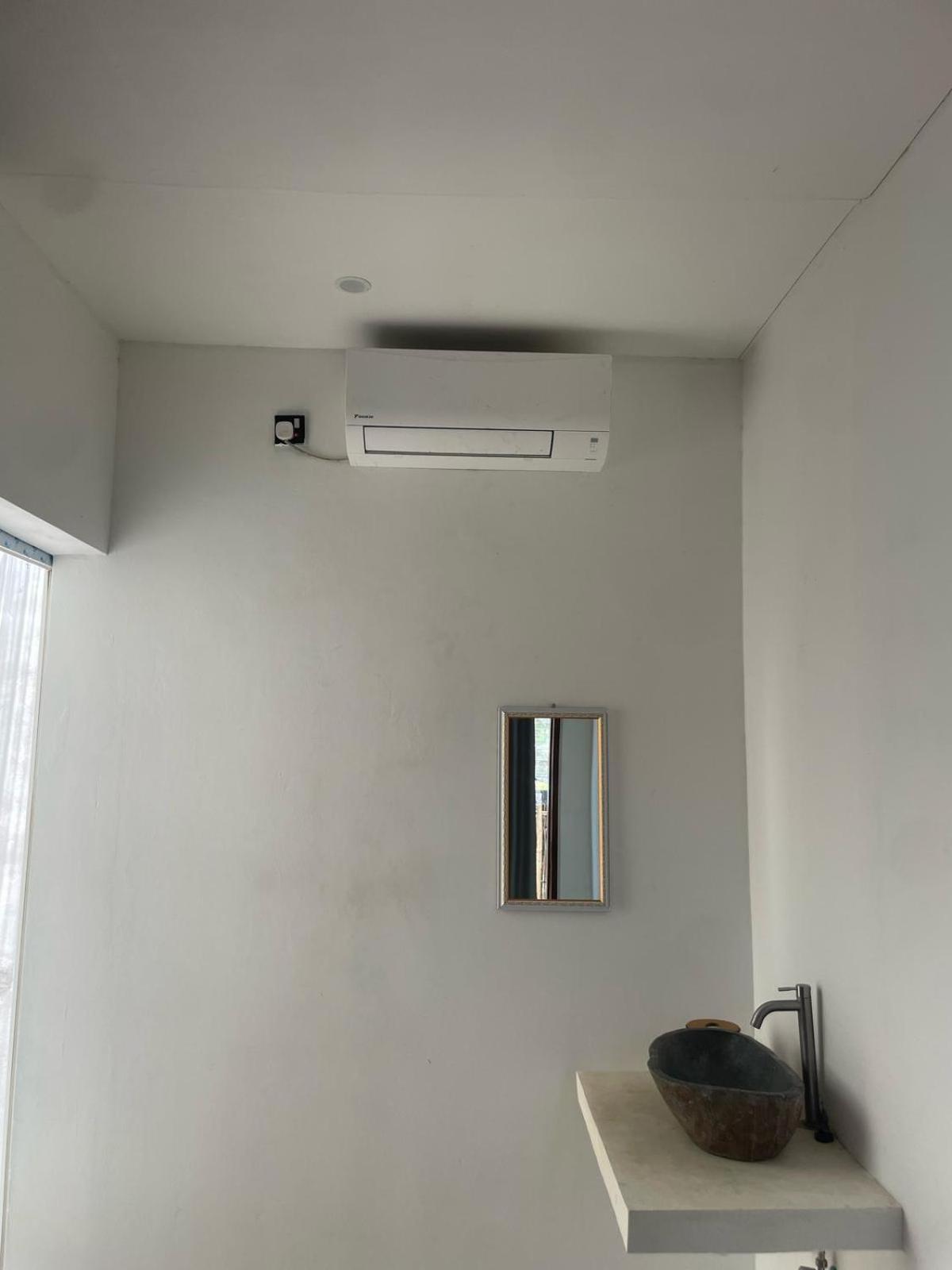 The Corner Homestay Kuta  외부 사진