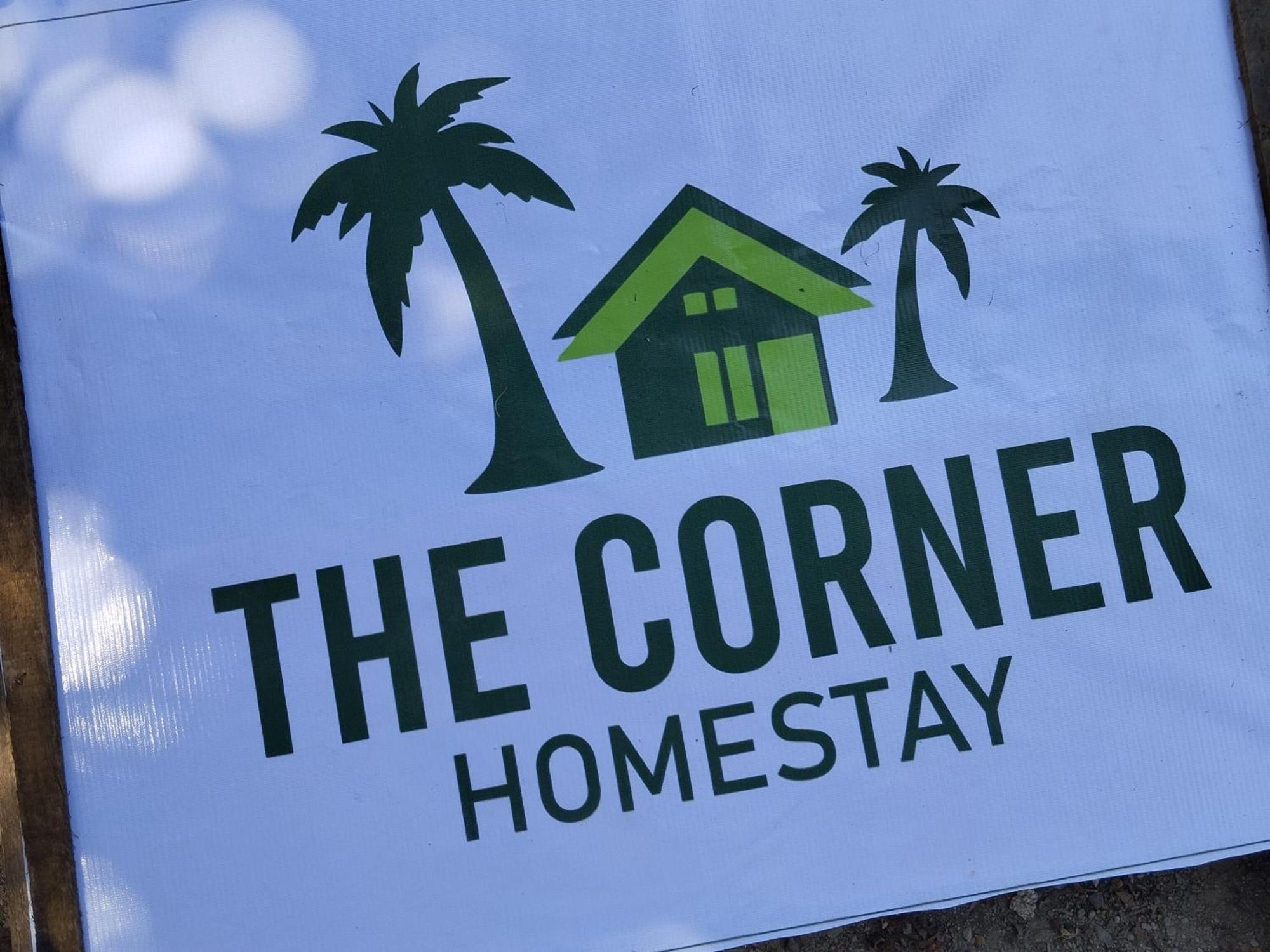 The Corner Homestay Kuta  외부 사진